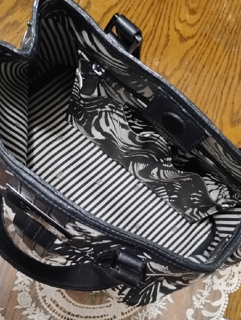 L.A.M.B. Black & White Swirl Print & Black Leather Tote! - Picture 4 of 7